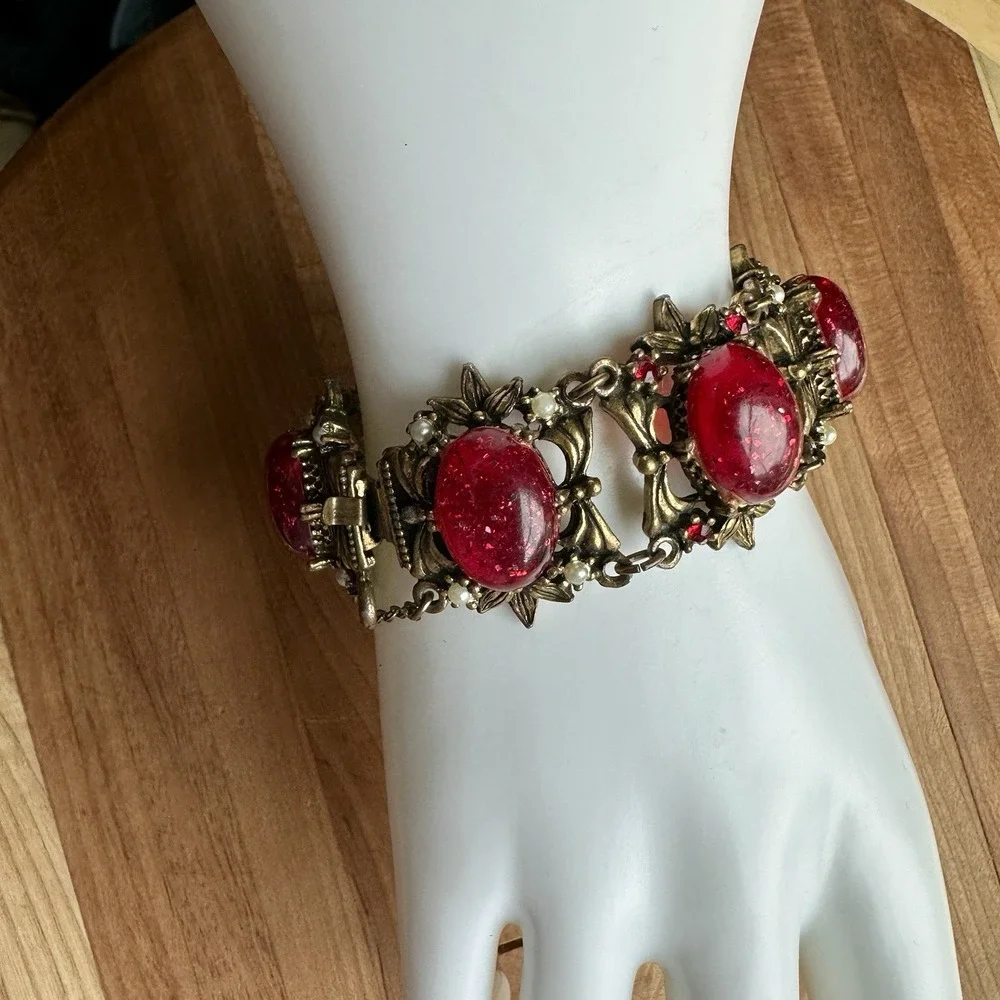 VTG 1950s-60s Victorian Revival Bracelet 6.75 Inch‎ Red Confetti Acrylic Flowers